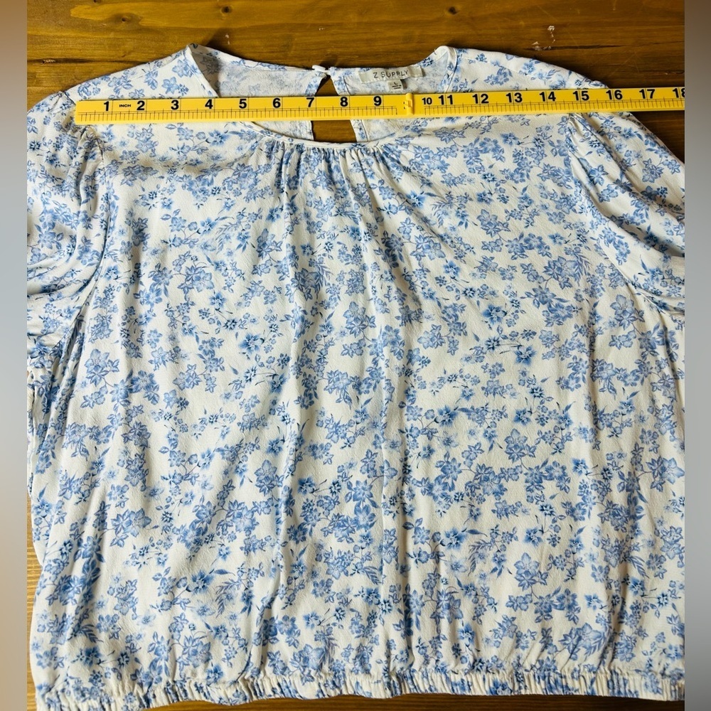 Z Supply Nylah Tropez Cottagecore Light Blue White Cropped Floral Top Size L - Picture 13 of 15